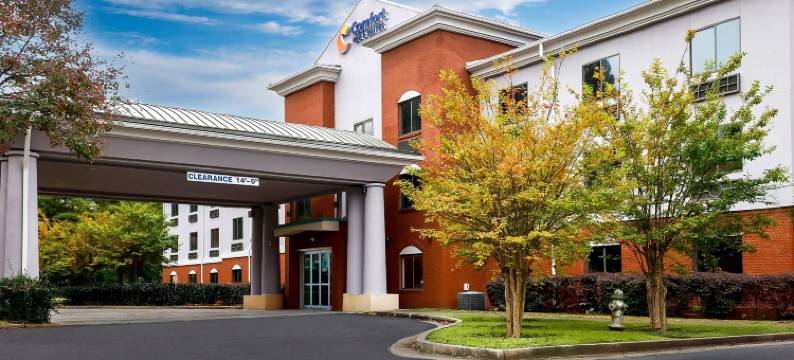 比福德靠近乔治亚购物中心的康福特酒店及套房(Comfort Inn & Suites Buford Near Mall of Georgia)图片