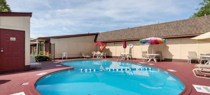 罗德威酒店奥本希尔斯- 底特律(Rodeway Inn Auburn Hills - Detroit)图片