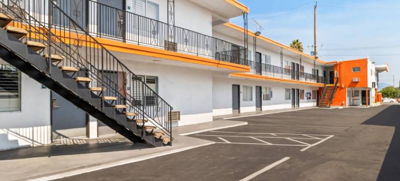 罗德威套房酒店-北好莱坞伯班克机场-环球影城区域(Rodeway Inn & Suites North Hollywood Burbank Airport - Universal Area)图片