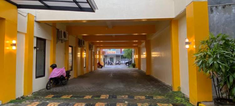 图隆阿贡沃特尔酒店(Grand Charis Hotel Tulungagung)图片
