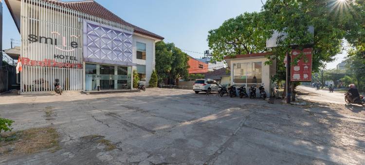 果阿桑亚拉吉红多兹酒店(RedDoorz Near Goa Sunyaragi)图片