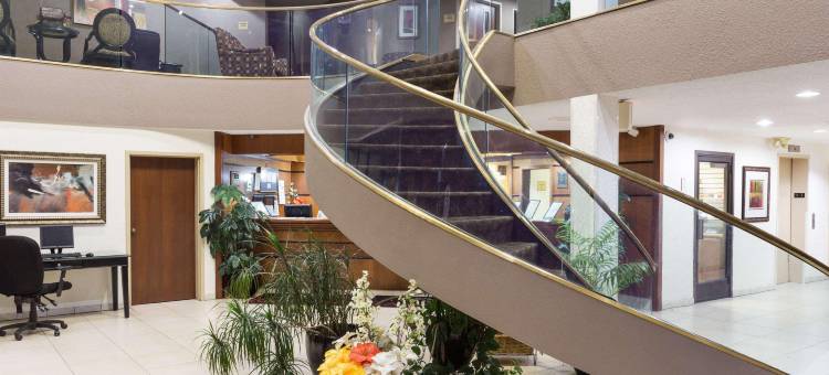 贝顿多夫温德姆华美达酒店(Ramada by Wyndham Bettendorf)图片