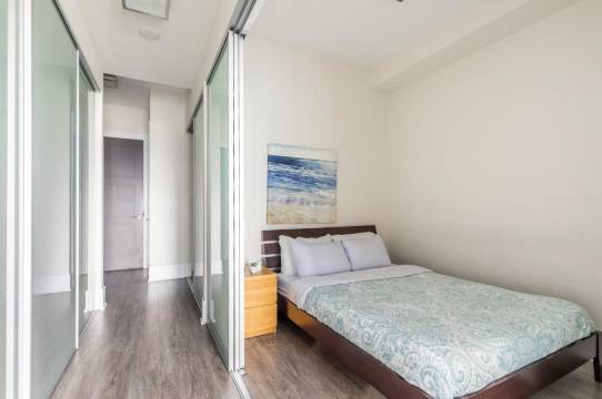 Stunning CN Tower Views - 1Br Upscale Loft - Prime Location