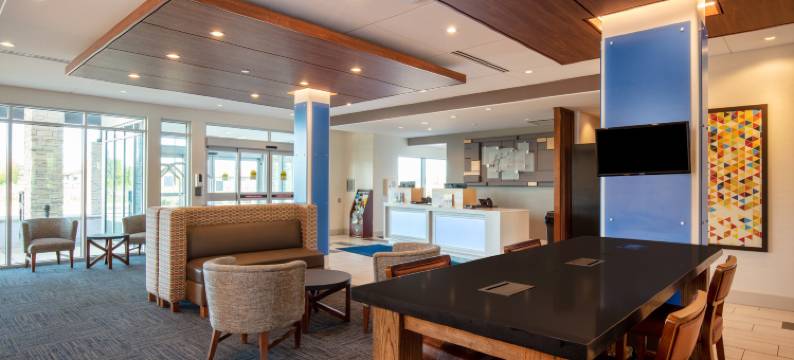 伯洛伊特智选假日套房酒店(Holiday Inn Express & Suites BELOIT by IHG)图片