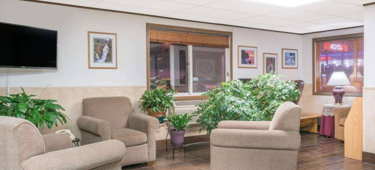 苏必利尔速8酒店(Super 8 by Wyndham Superior WI)图片