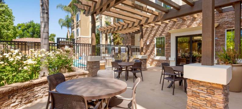 舒适套房酒店-近安大略机场(Comfort Inn & Suites Near Ontario Airport)图片