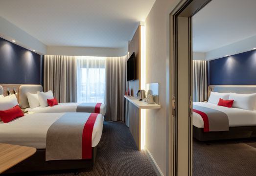 Holiday Inn Express CAMBRIDGE WEST - CAMBOURNE by IHGHotel Overview