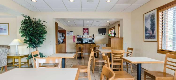 肖尼伊克诺套房I-35号旅馆(Econo Lodge Inn & Suites I-35 at Shawnee Mission)图片