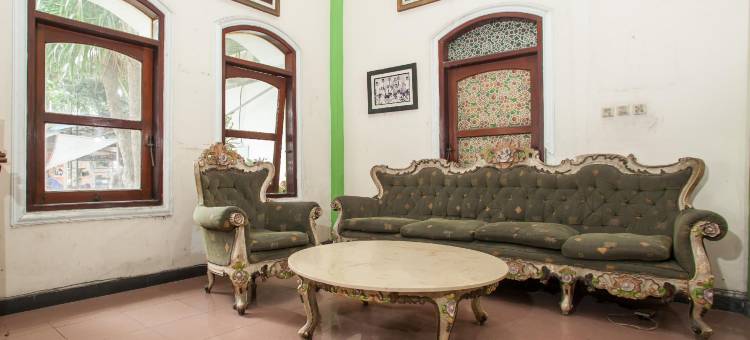 泗水红多兹酒店(RedDoorz @ Genteng Surabaya 2)图片