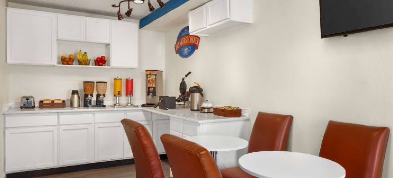 哈钦森呗盟酒店(Baymont by Wyndham Hutchinson)图片