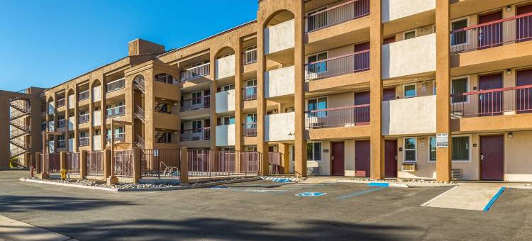 丘拉维斯塔/圣地牙哥温德姆戴斯酒店(Days Inn by Wyndham Chula Vista/San Diego)图片