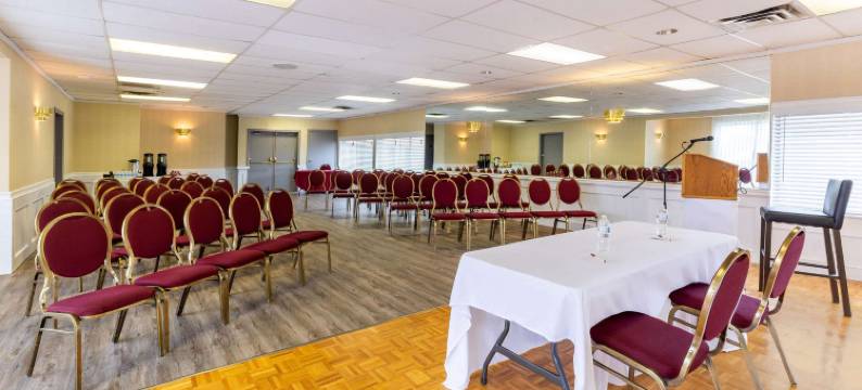 高贵林华美达酒店(Ramada by Wyndham Coquitlam)图片