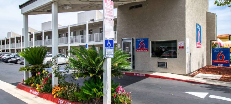 加利福尼亚赛普里斯 6 号开放式客房酒店(Studio 6 Cypress, CA)图片