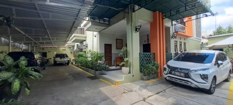 苏拉卡尔塔阿努格拉红伙伴扎耶德清真寺民宿(Wisma Anugerah Redpartner Near Masjid Zayed Solo)图片