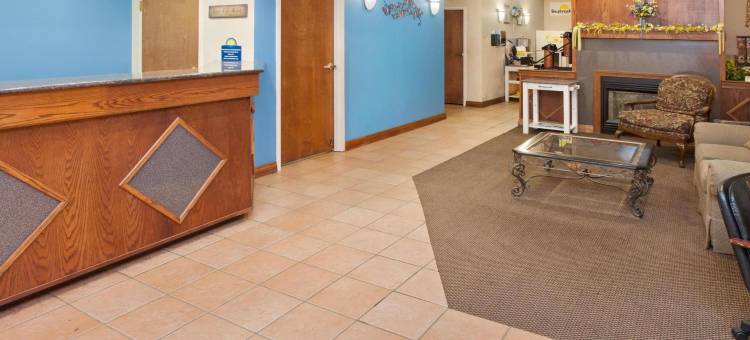 科科莫温德姆戴斯套房酒店(Days Inn & Suites by Wyndham Kokomo)图片