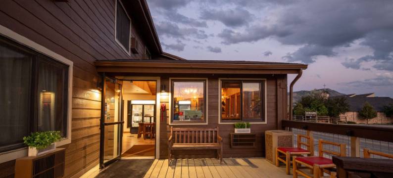 加德纳/黄石公园区速 8 酒店(Super 8 by Wyndham Gardiner/Yellowstone Park Area)图片