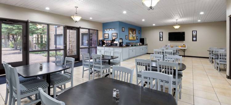 温德姆法明顿贝蒙特酒店(Baymont Inn and Suites by Wyndham Farmington, MO)图片