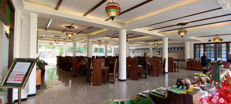 Royal Hotel and Villas Trawas图片