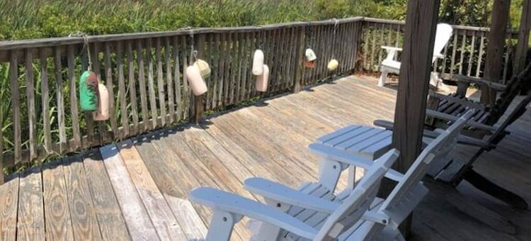 Soundfront Sunsets with Private Dock, Kayaks, Large Pool, Hot Tub, Guesthouse图片