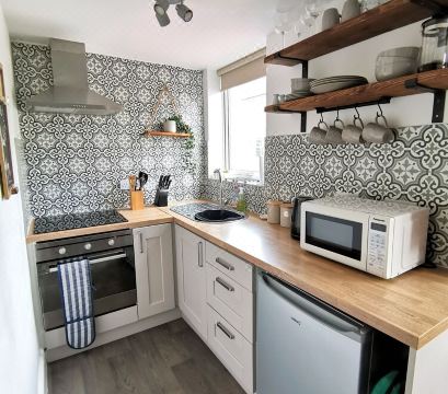 Driftwood Apartment- close to the sea Hotel Overview