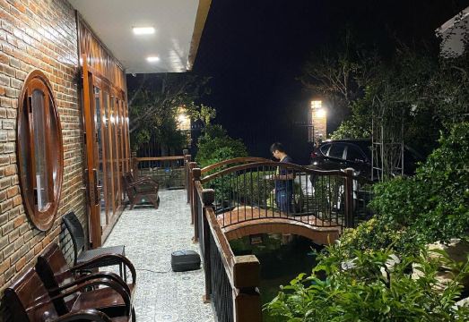 Floral Hue Villa 2 Hotel Overview