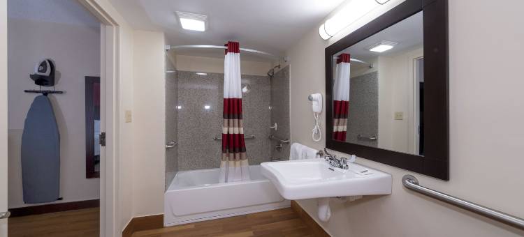 麦迪逊亨茨维尔红顶Plus酒店(Red Roof Plus+ Huntsville - Madison)图片