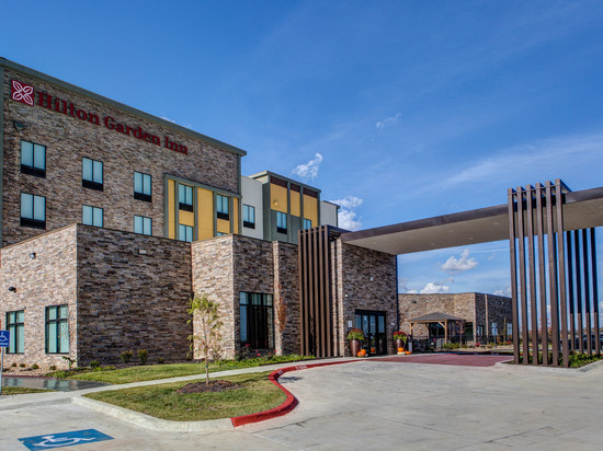 托皮卡希尔顿花园酒店