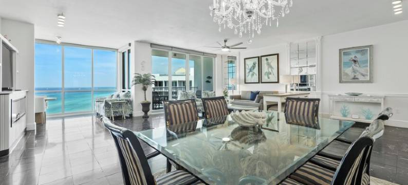 Stunning Shoreline Views and Luxurious Amenities - Exquisite Penthouse Escape图片