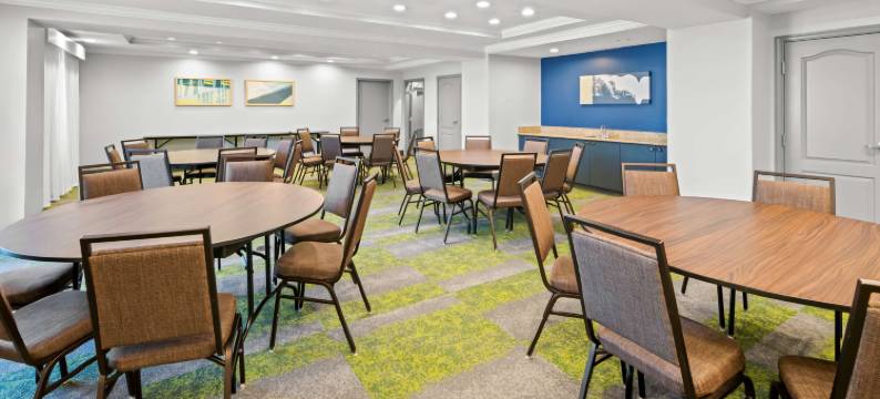 Spark by Hilton Woodbridge图片