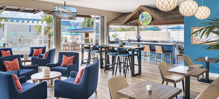 玛格丽塔维尔的指南针在梅德福(Compass by Margaritaville Medford)图片