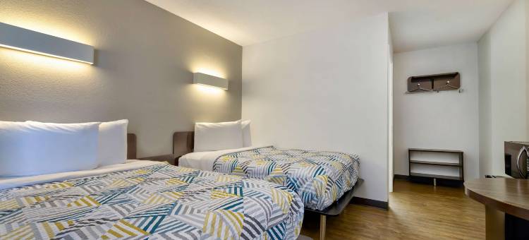 奥什科什6号汽车旅馆(Motel 6 Oshkosh, WI)图片