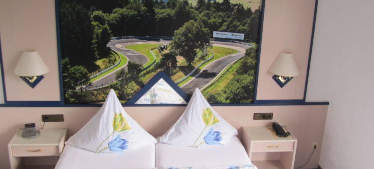 波尔纽博格雷斯酒店(Hotel Zur Burg Nürburg)图片