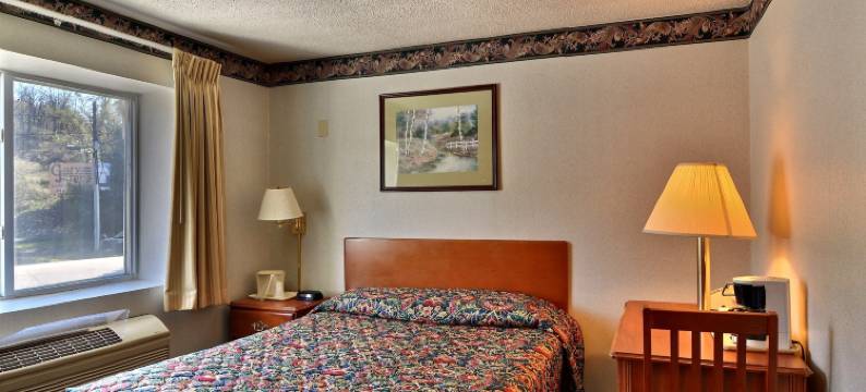 贝德福德罗德威酒店(Rodeway Inn Bedford)图片