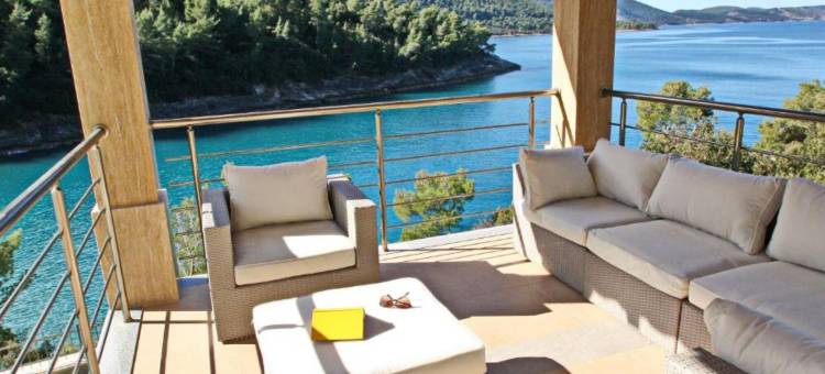 海滨豪华别墅，带私人泳池和壮丽海景(Beachfront Luxury Villa With Private Pool and Stunning Sea Views)图片