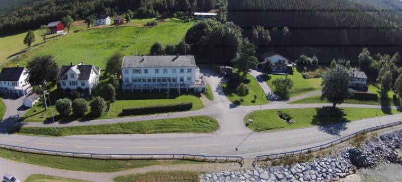 艾斯沃格峡湾酒店(Eidsvåg Fjordhotell)图片