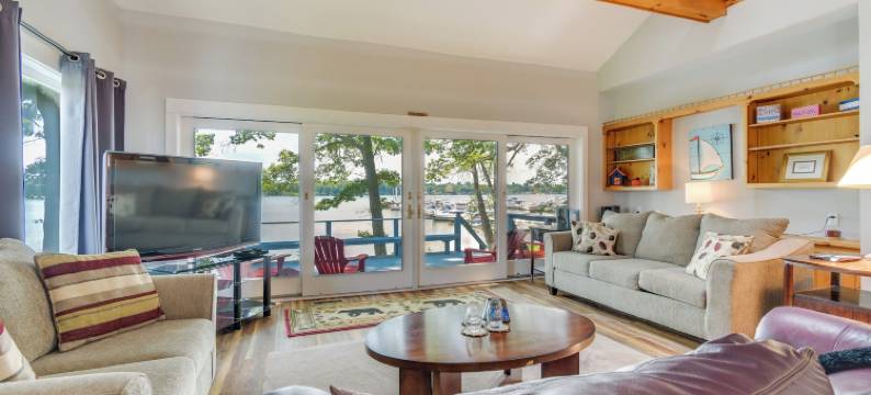 Sodus湾滨水度假屋：黄金地段！(Waterfront Getaway on Sodus Bay: Prime Location!)图片