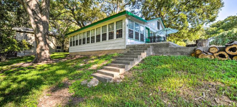威姆伯利市中心附近的溪流家园！(Wimberley Home on Creek and Close to Downtown!)图片