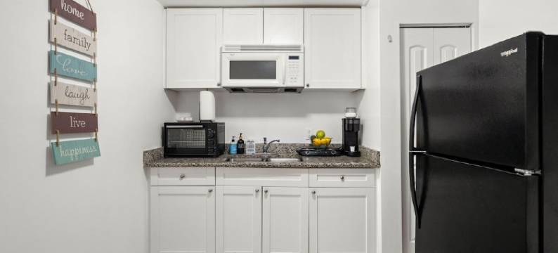 Cozy & Centrally Located Full Guesthouse- Sleeps 4. Short drive to everything!图片