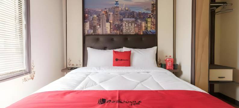 红多兹Plus酒店@蓬多拉布(RedDoorz Plus @ Pondok Labu)图片