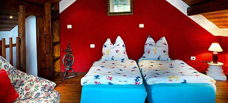 Cottage in Italy with Alpine Fireplace图片