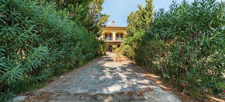 Villa with Pool Near Paestum图片