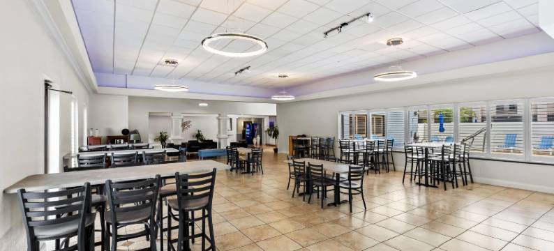 莱克兰戴斯套房酒店(Days Inn & Suites by Wyndham Lakeland)图片