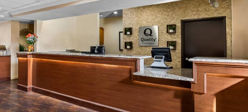 品质酒店套房欧文-拉斯科利纳斯(Quality Suites Irving-Las Colinas)图片