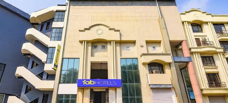 Fabhotel 新月(FabHotel Crescent)图片