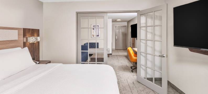 智选假日套房酒店布卢明顿市中心 - 正常(Holiday Inn Express & Suites BLOOMINGTON - NORMAL by IHG)图片