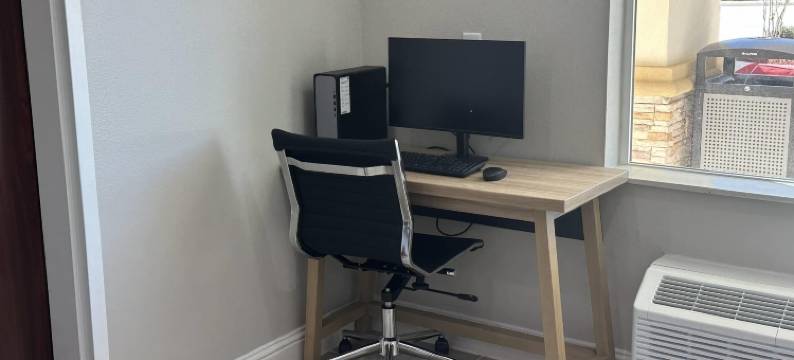 Super 8 by Wyndham Baytown图片