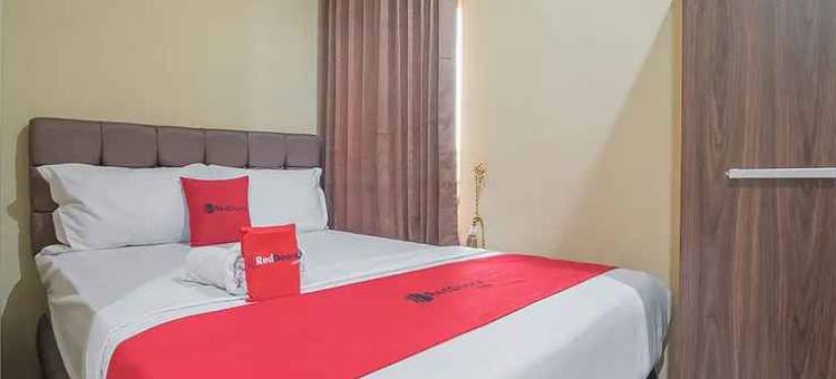 红多兹Plus酒店-近沙姆斯丁努尔机场3号(RedDoorz Plus Near Syamsudin Noor Airport 3)图片