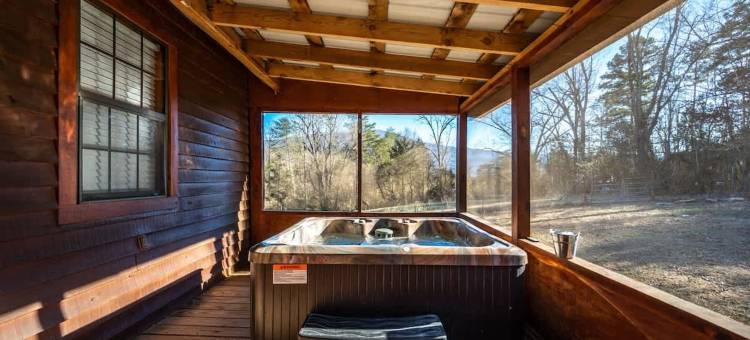 美丽景观原木小屋壁炉热水浴缸游戏机泳池钓鱼(Beautiful View! Log Cabin,Fireplace,Hot Tub,Arcade,Pool,Fishing)图片