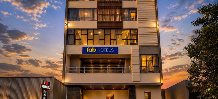 FabHotel A Square - 距离比马瓦拉姆火车站400米(FabHotel A Square - 400m from Bhimavaram Junction)图片