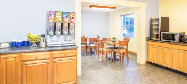 温德姆戴斯酒店 罗阿诺克/霍林斯 靠近I-81(Days Inn by Wyndham Roanoke/Hollins Near I-81)图片